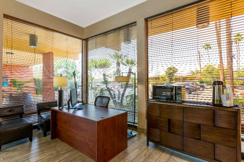 هتل Best Western Royal Sun Inn & Suites