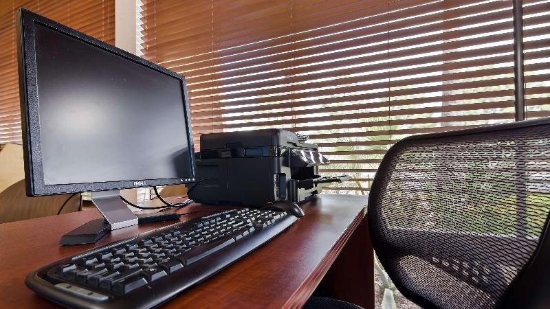 هتل Best Western Royal Sun Inn & Suites