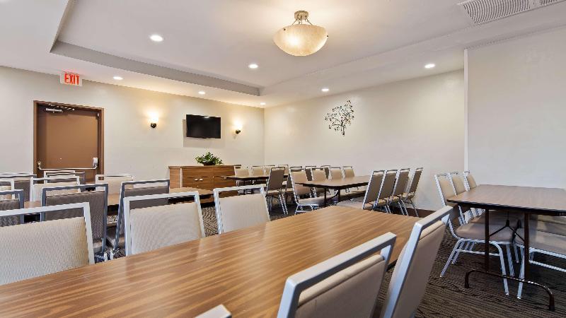 هتل Best Western Royal Sun Inn & Suites