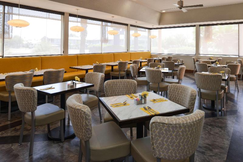 هتل Best Western Royal Sun Inn & Suites