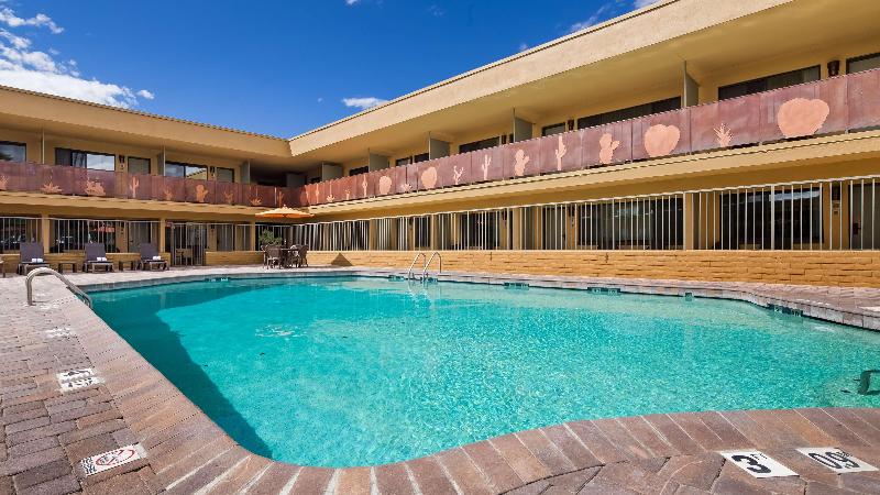 هتل Best Western Royal Sun Inn & Suites