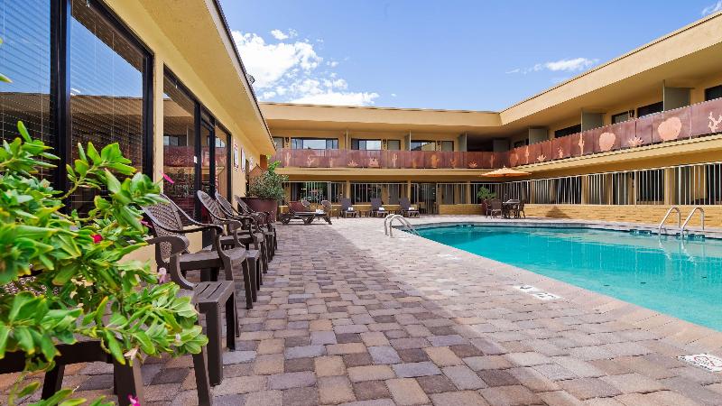 هتل Best Western Royal Sun Inn & Suites