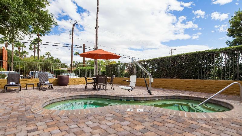 هتل Best Western Royal Sun Inn & Suites