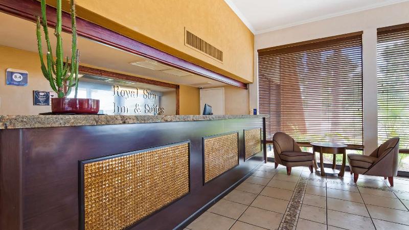 هتل Best Western Royal Sun Inn & Suites