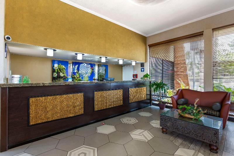 هتل Best Western Royal Sun Inn & Suites