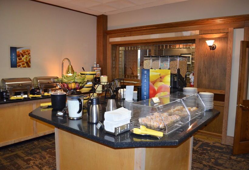 Crossroads Hotel And Event Center