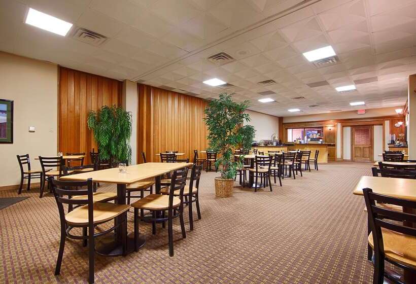 Crossroads Hotel And Event Center