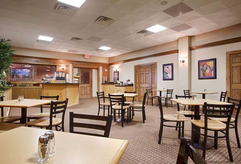 Crossroads Hotel And Event Center