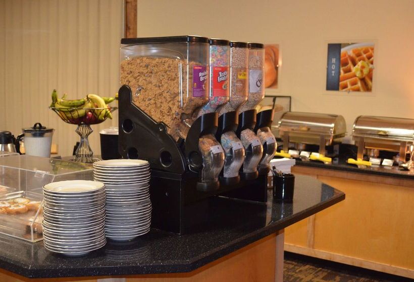 Crossroads Hotel And Event Center