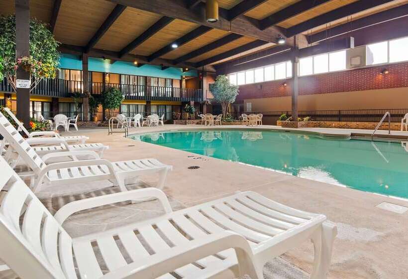 Crossroads Hotel And Event Center