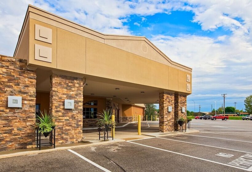 Crossroads Hotel And Event Center