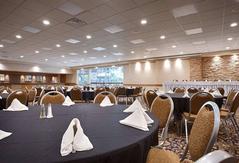 Crossroads Hotel And Event Center