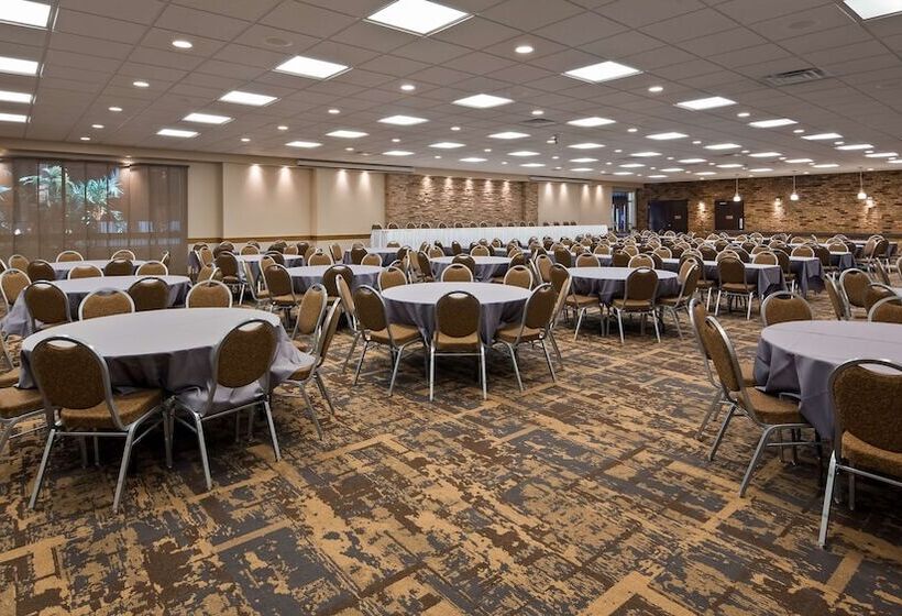 Crossroads Hotel And Event Center