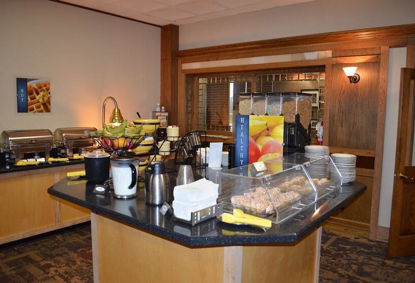 Crossroads Hotel And Event Center