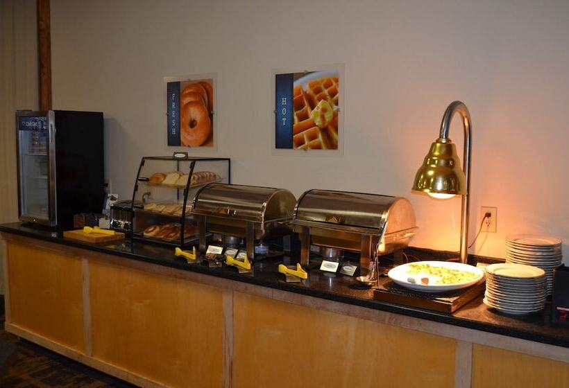 Crossroads Hotel And Event Center