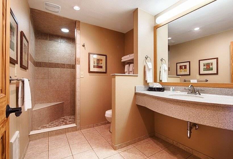 Crossroads Hotel And Event Center