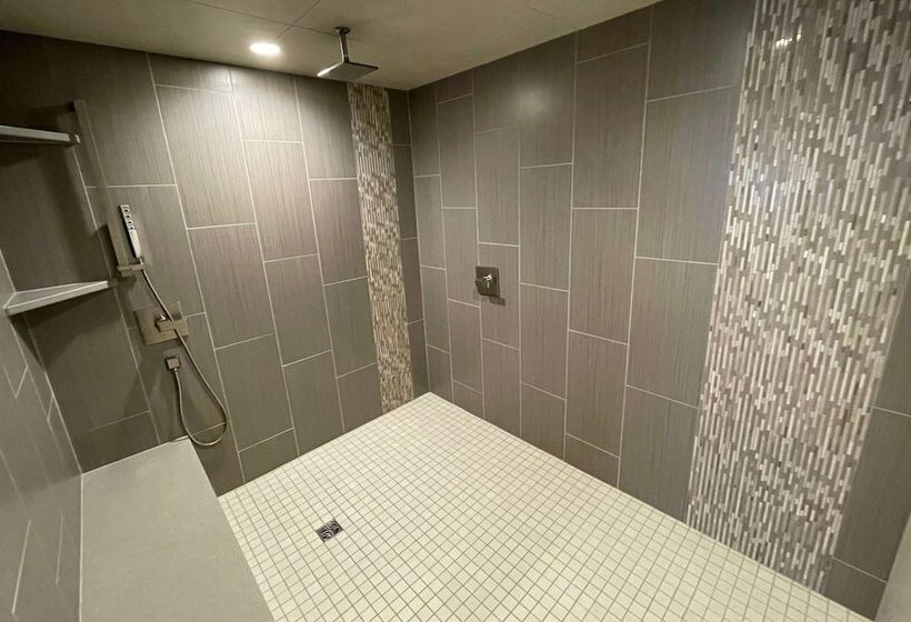 Crossroads Hotel And Event Center