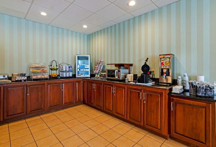 فندق Best Western Staunton Inn