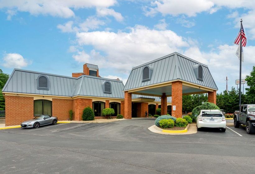 فندق Best Western Staunton Inn