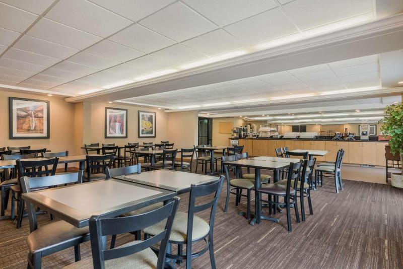 호텔 Best Western Town & Country Inn