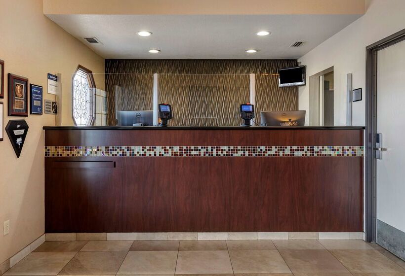 Отель Best Western Town & Country Lodge