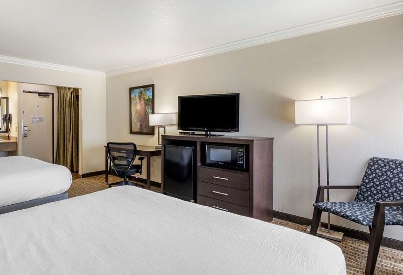 Отель Best Western Town & Country Lodge