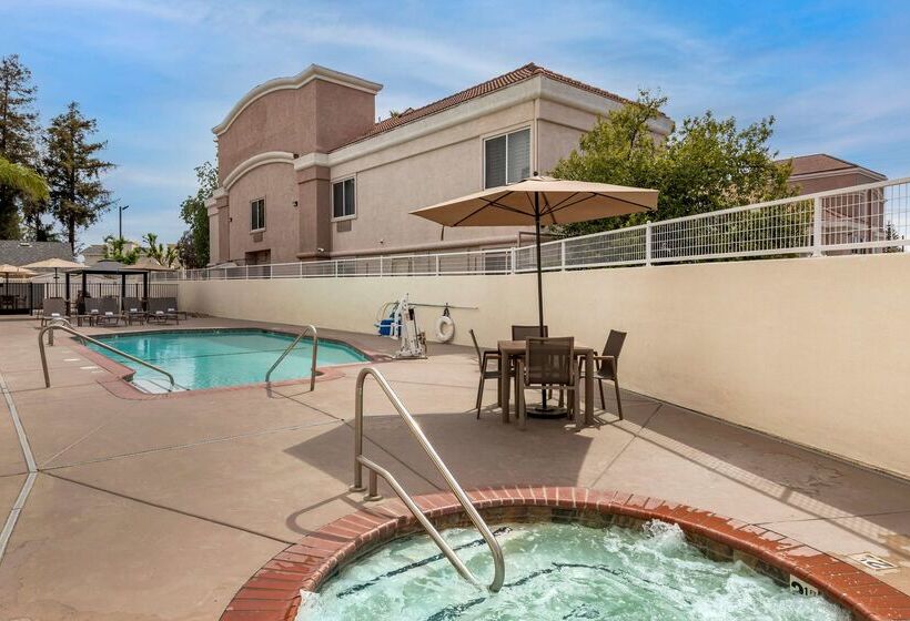 Отель Best Western Town & Country Lodge