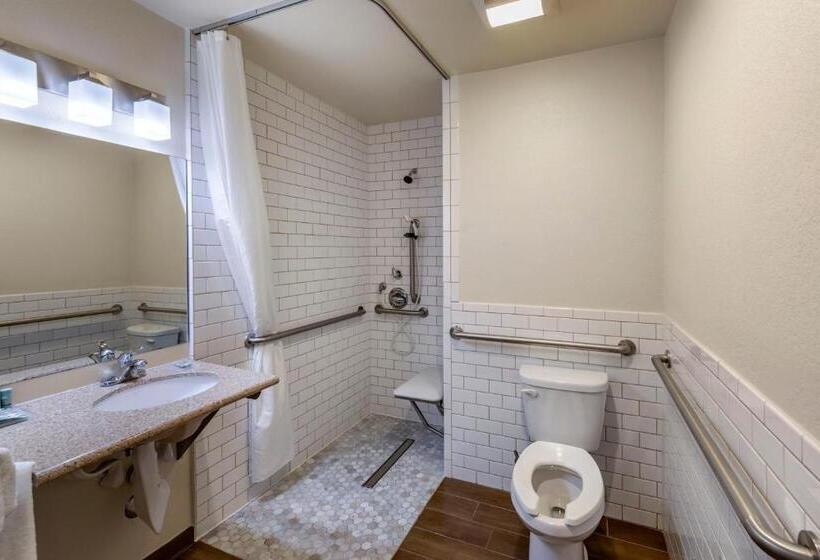 Отель Best Western Town & Country Lodge