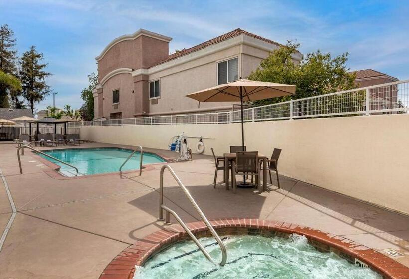 Отель Best Western Town & Country Lodge