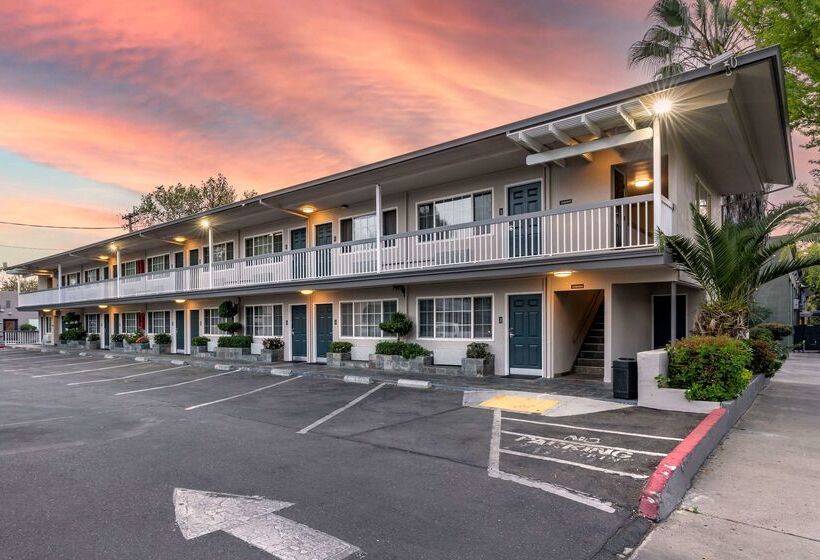 בית מלון כפרי Best Western Town House Lodge