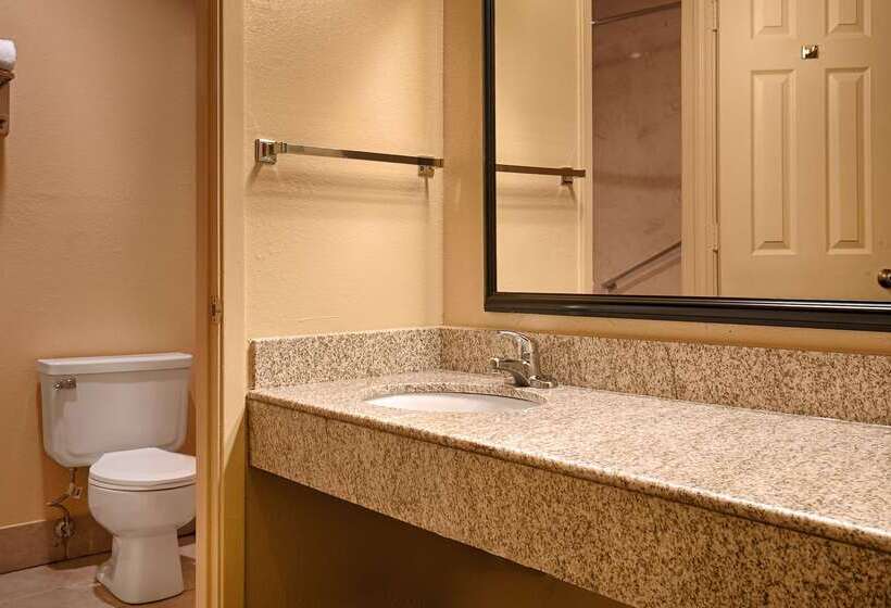 Отель Red Roof Inn & Suites Sulphur Springs