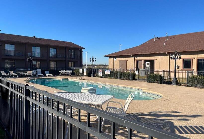 Отель Red Roof Inn & Suites Sulphur Springs