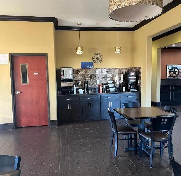 Отель Red Roof Inn & Suites Sulphur Springs