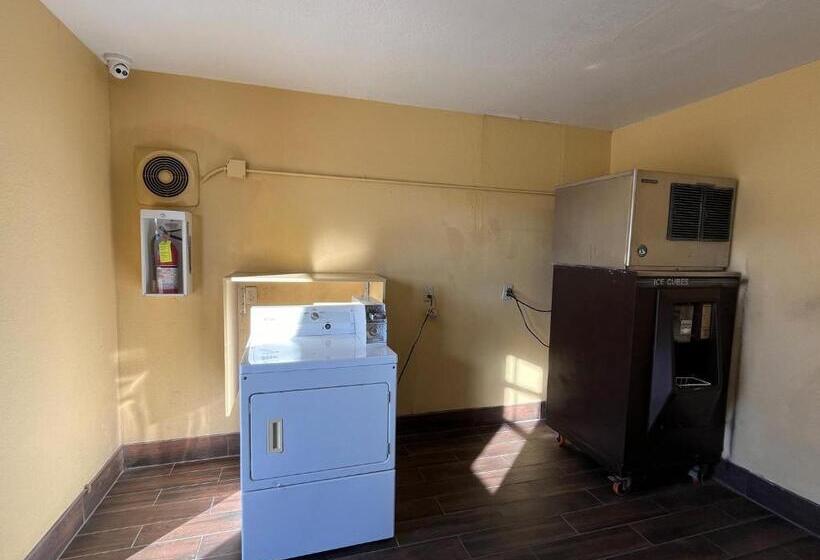 Отель Red Roof Inn & Suites Sulphur Springs