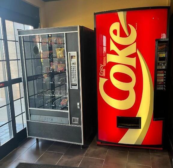 Отель Red Roof Inn & Suites Sulphur Springs