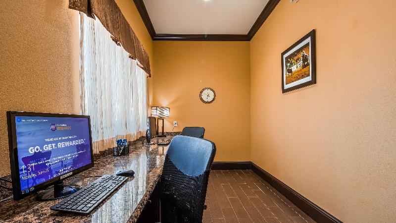 Отель Red Roof Inn & Suites Sulphur Springs