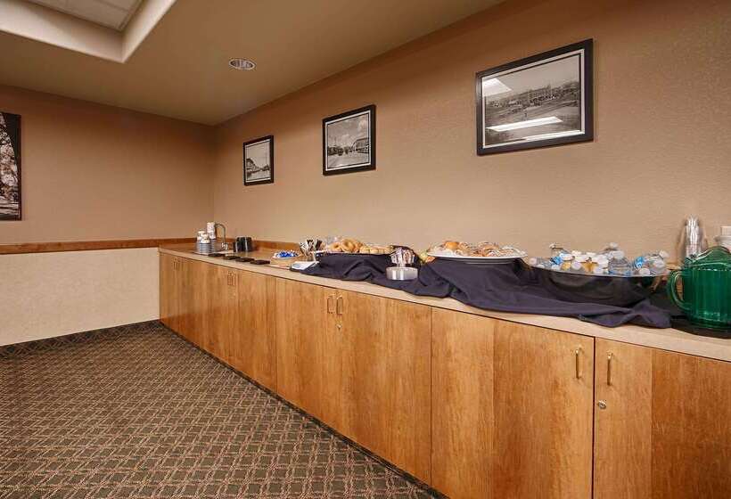 בית מלון כפרי Best Western University Inn