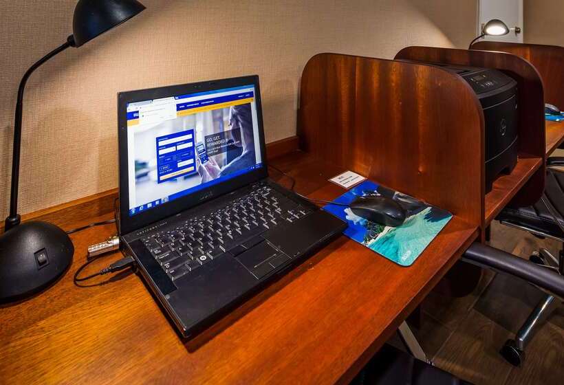 בית מלון כפרי Best Western University Lodge