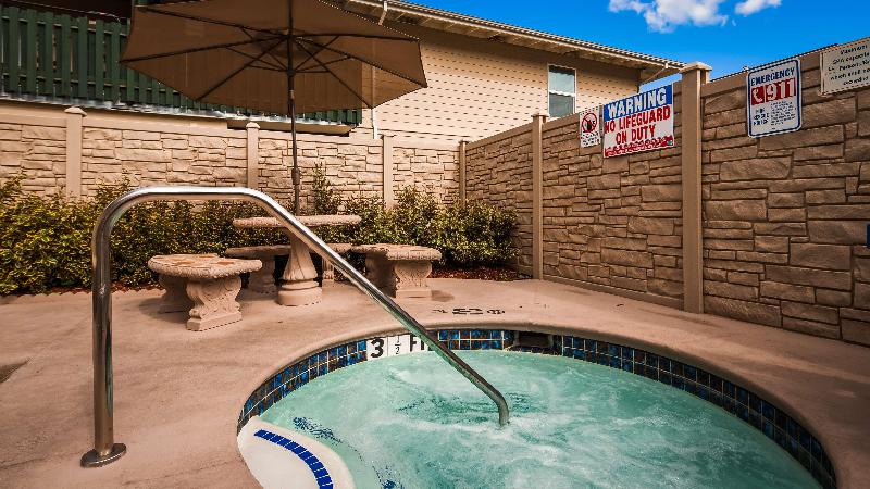 בית מלון כפרי Best Western University Lodge