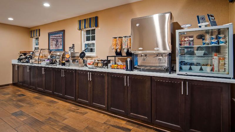 בית מלון כפרי Best Western University Lodge