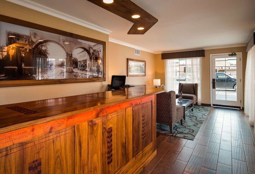 בית מלון כפרי Best Western University Lodge