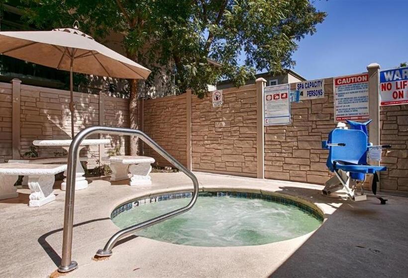 בית מלון כפרי Best Western University Lodge