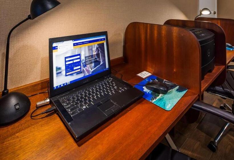 בית מלון כפרי Best Western University Lodge