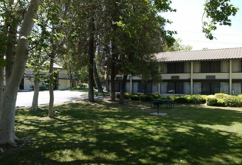 فندق Best Western Valencia Inn