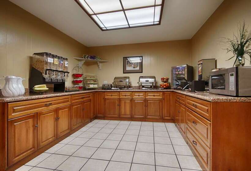 هتل Best Western Village Inn