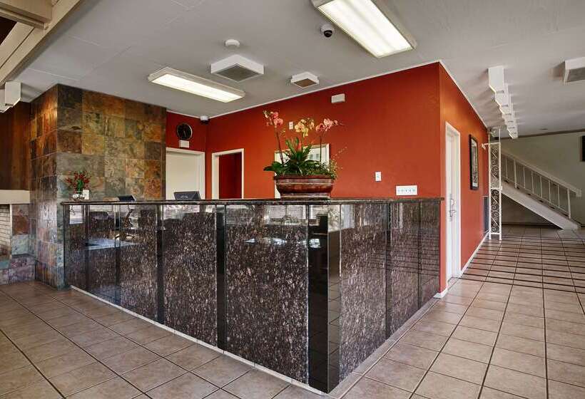 Отель Best Western Village Inn