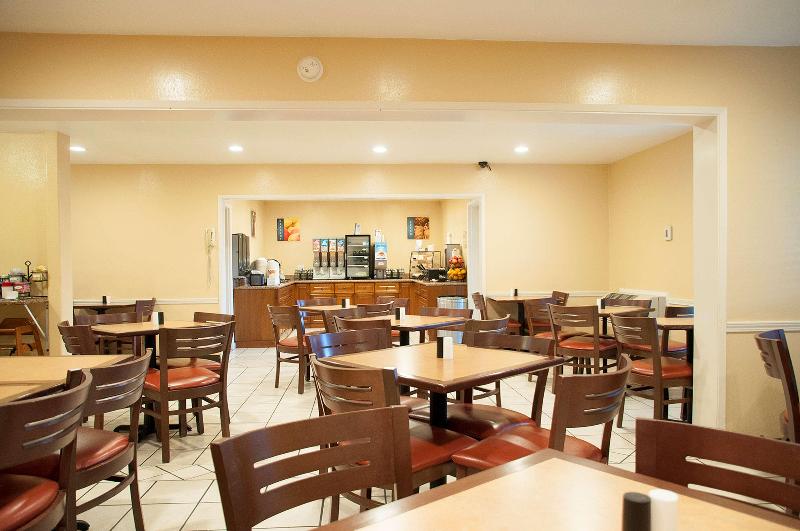 هتل Best Western Village Inn