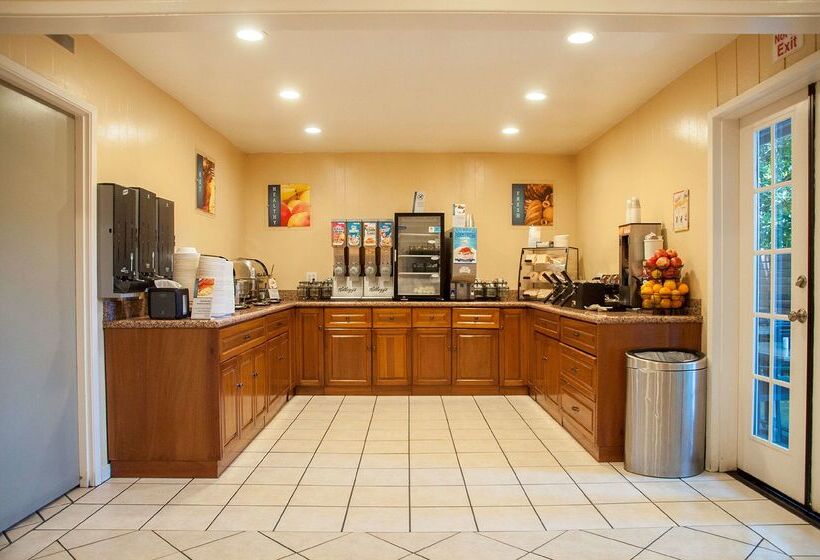 هتل Best Western Village Inn