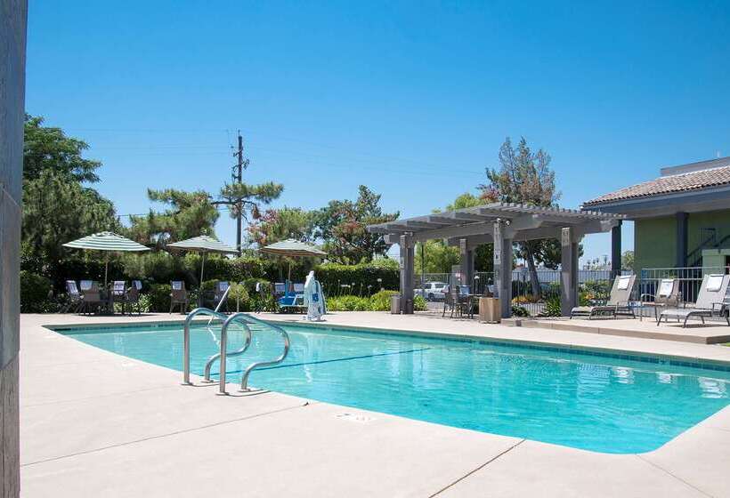 هتل Best Western Village Inn