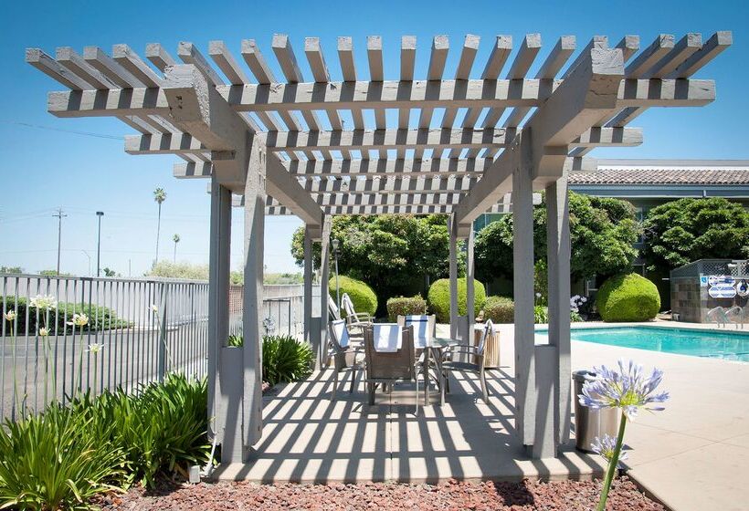 Отель Best Western Village Inn